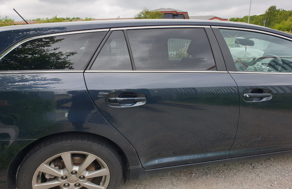 Toyota Avensis T4 D4D Quarter Window Glass Drivers Rear Door